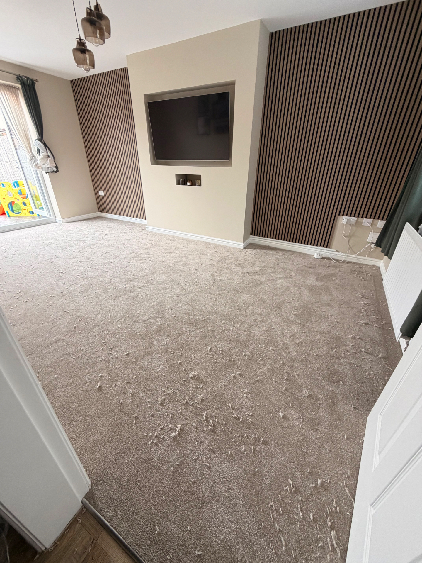 Beige Saxony lounge carpet — Chilton